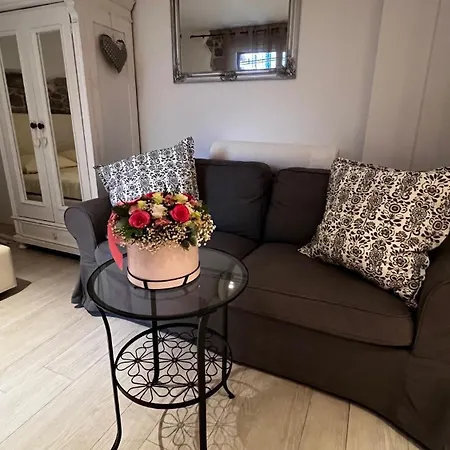 Апартаменты Romantic - 4 Stars *