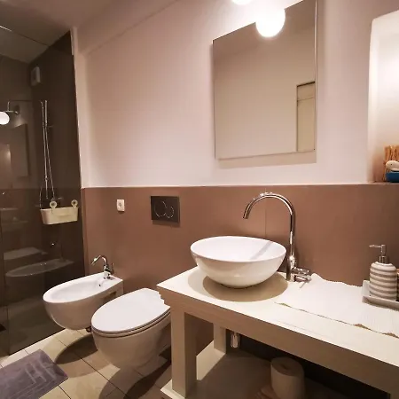 Romantic - 4 Stars * Lovran