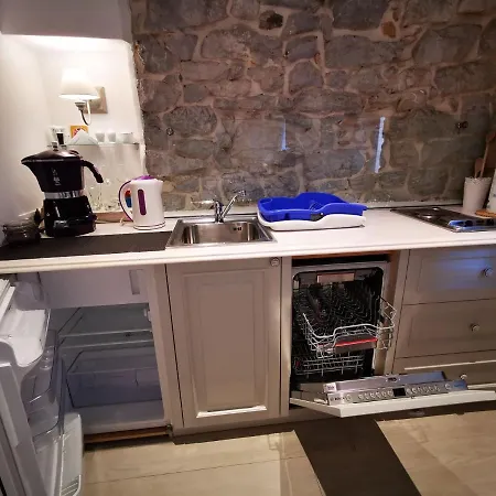 Romantic - 4 Stars * Ловран