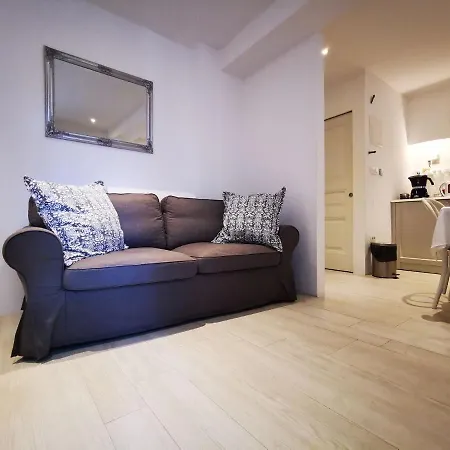 Romantic - 4 Stars Apartman